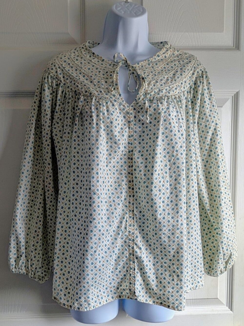 Small Universal Thread Good Co Blouse with All Over Floral Design